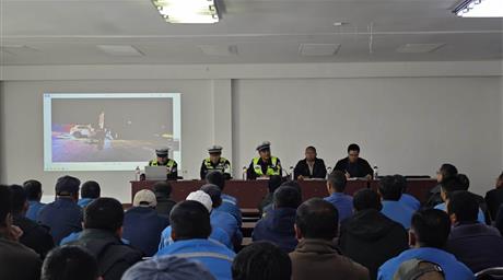 海鑫矿业联合门源县公安局交警大队开展交通安全警示教育培训